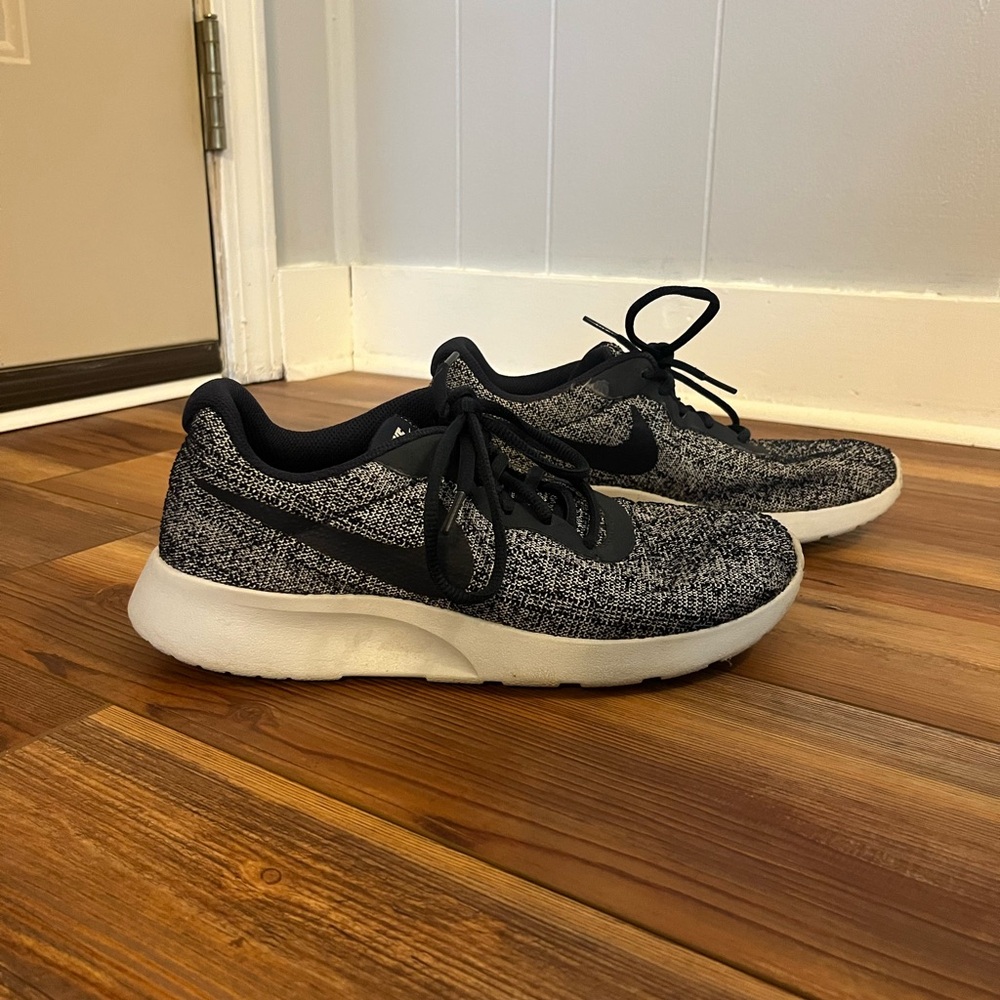 Nike Womens Tanjun Indigo Sneaker
